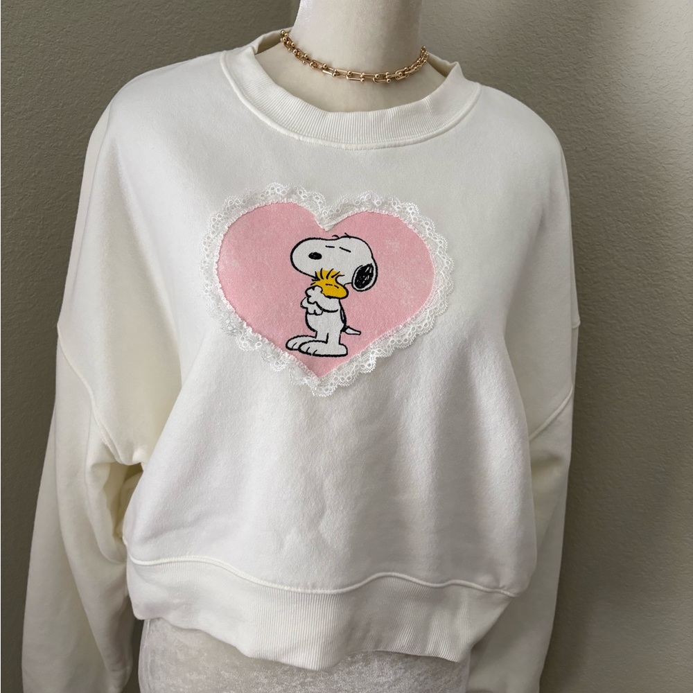 White Sweatshirt with Snoopy Heart Design